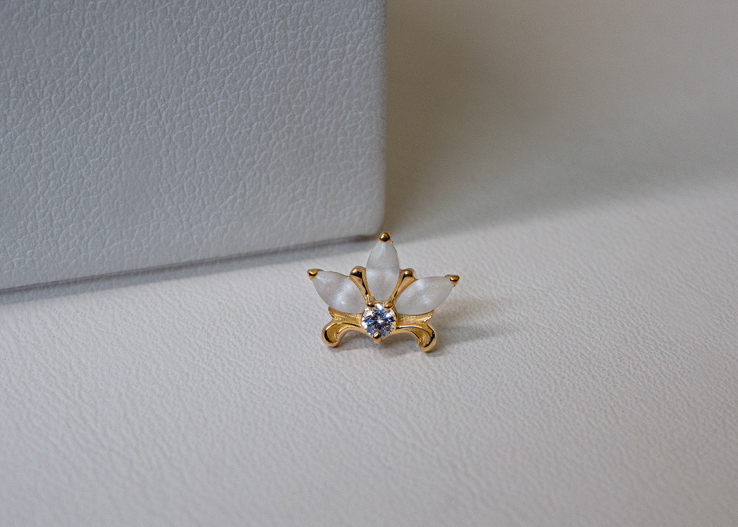 Auris - Royal Lily - Cz