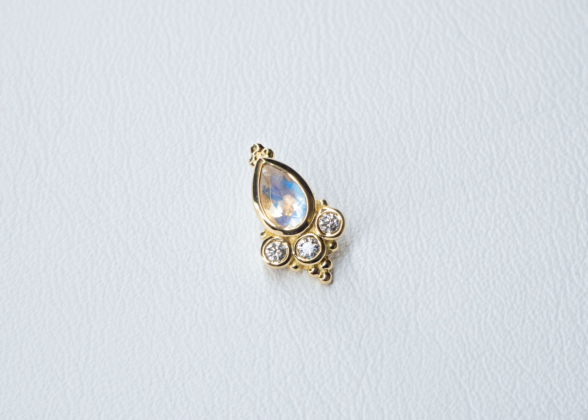 BVLA - Sarai Pear - Rainbow Moonstone / Diamond
