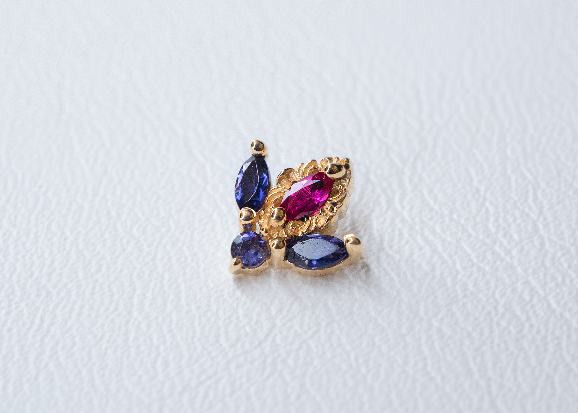 AuAdore - Versailles - Ruby / Iolite